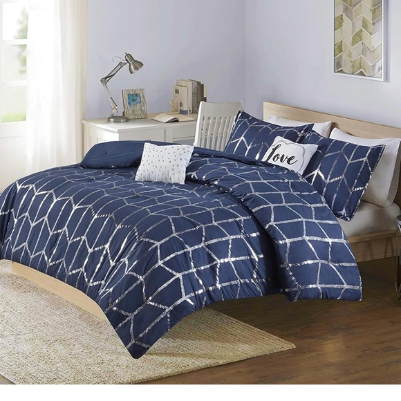 Intelligent Design Raina Twin/Twin XL Comforter Set - Picture 1 of 2